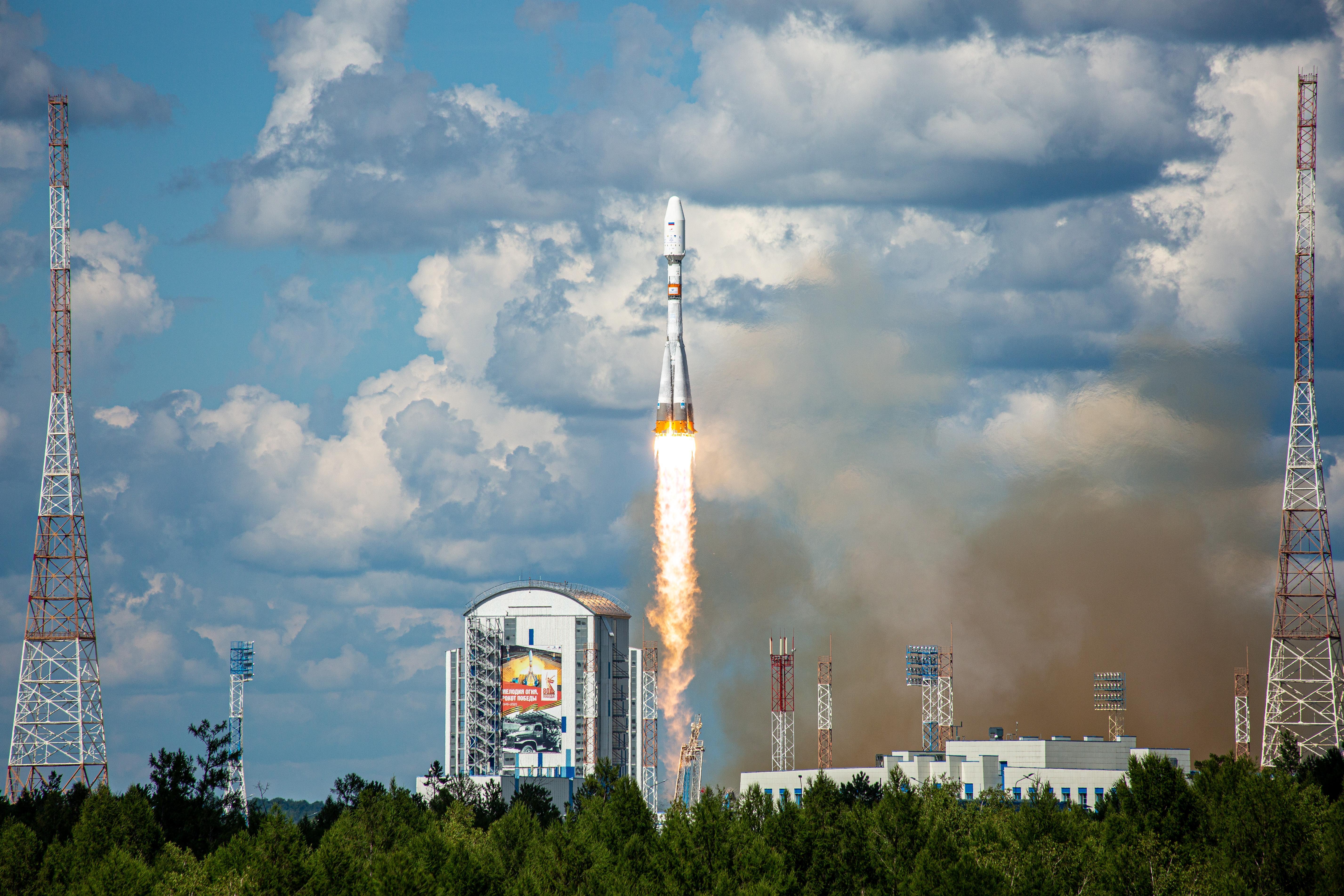 Пуски космических аппаратов