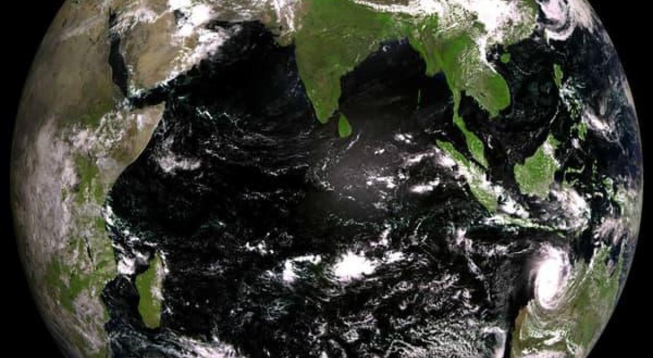 Планета в объективе: Роскосмос опубликовал первый снимок Земли со спутника «Электро-Л» № 5