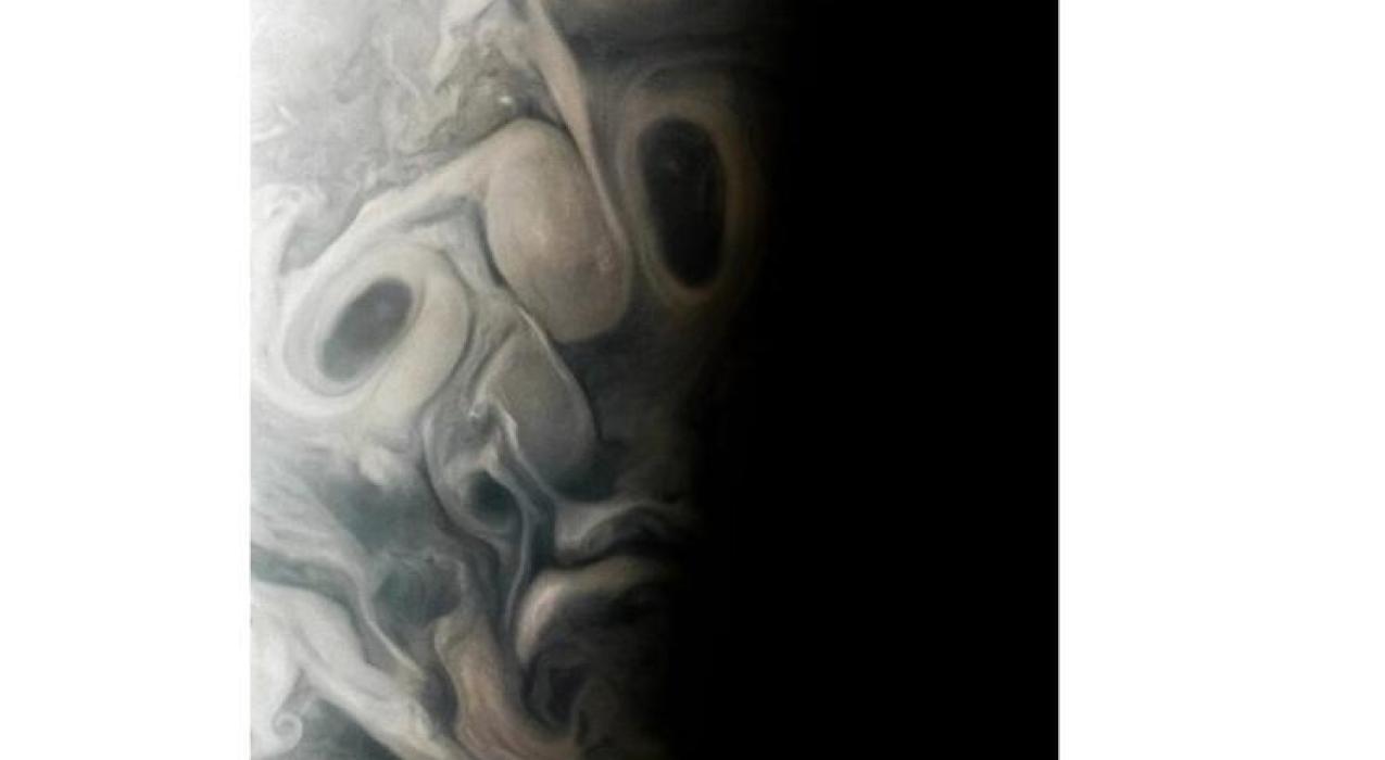 Юнона сфотографировала на планете Юпитер грустное лицо