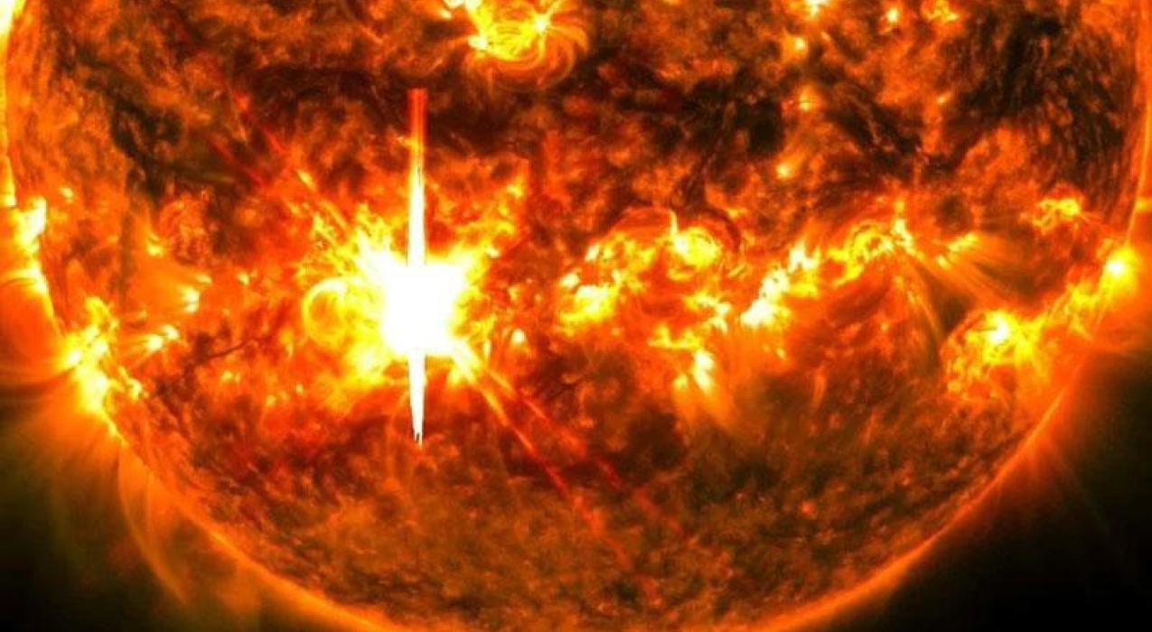 В пятницу Землю накроет облако плазмы от экстремальной вспышки на Солнце