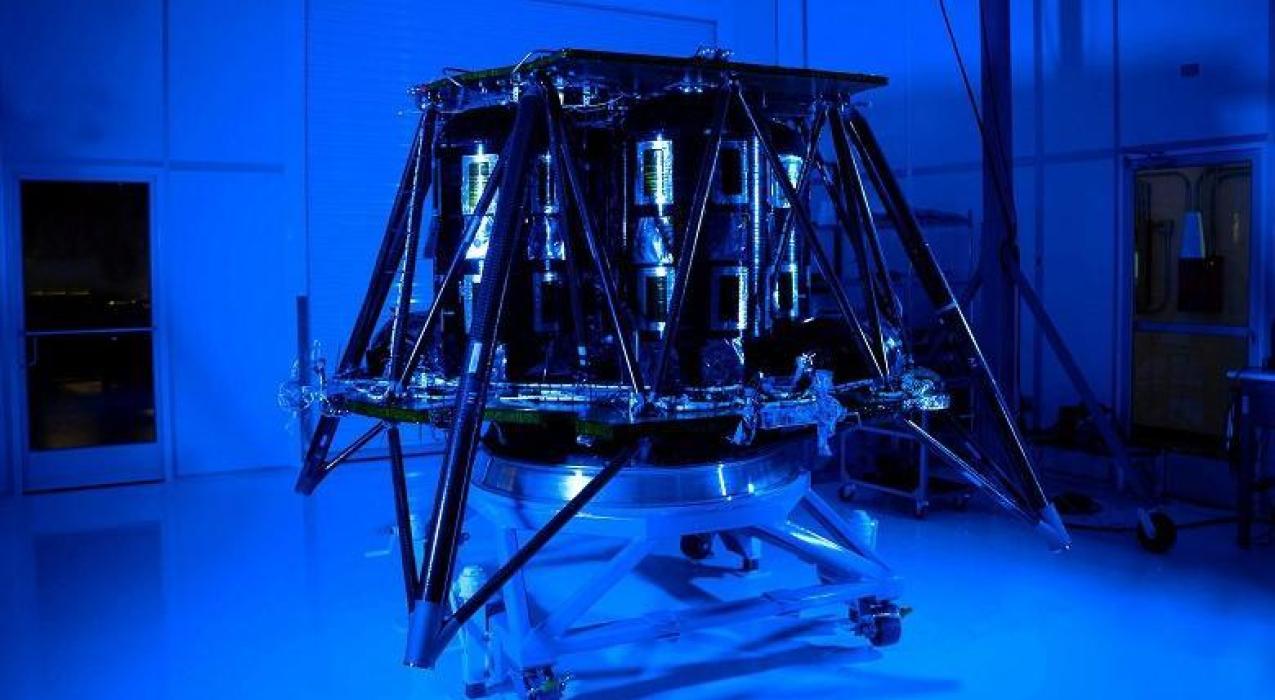 Firefly Aerospace завершила сборку посадочного модуля Blue Ghost для лунной миссии NASA CLPS, запланированной на 2024 год