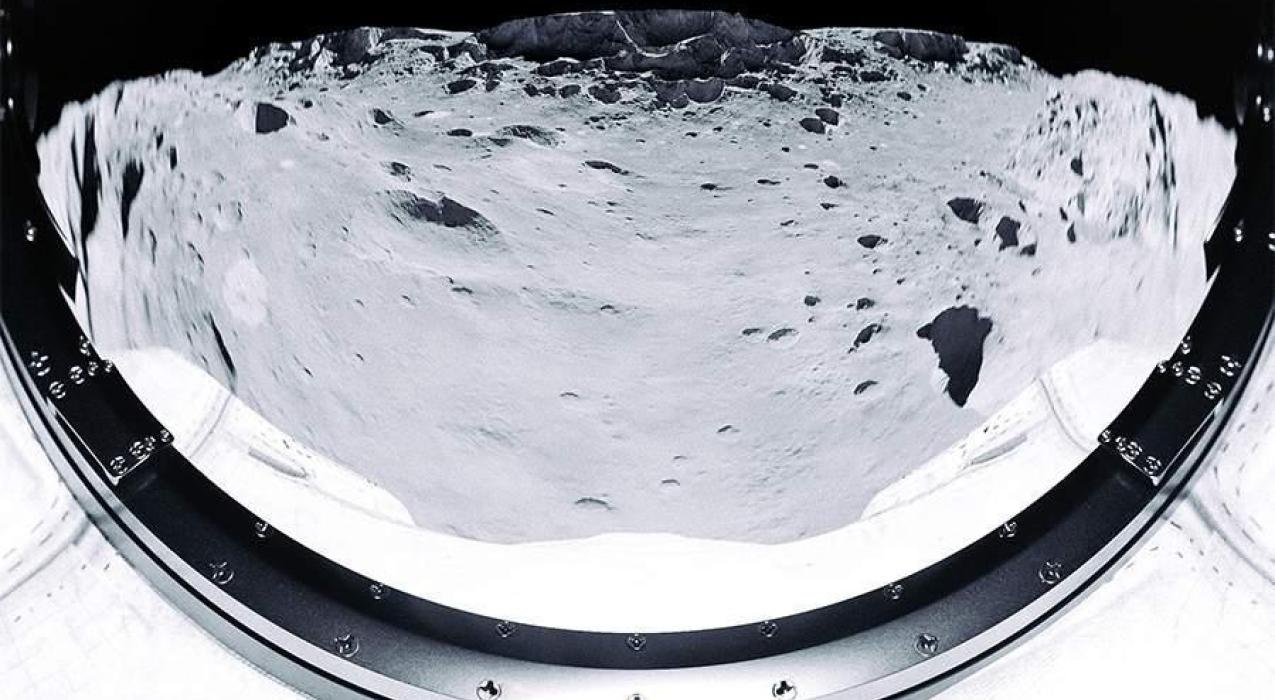 Астронавты NASA полетят на Луну в скафандрах от Prada