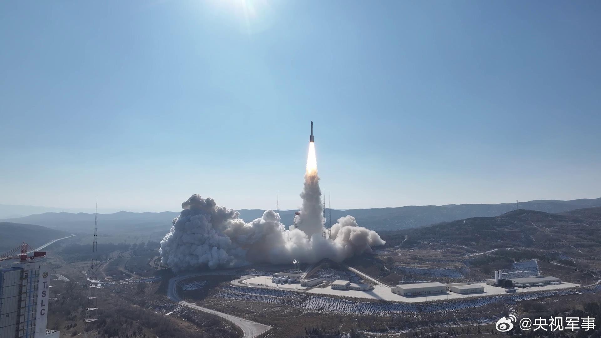 Китай успешно запустил новую группу спутников