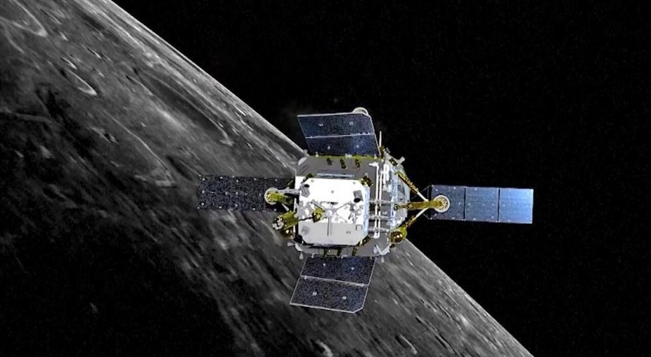 Китайский зонд «Чанъэ-6» успешно завершил стыковку с возвращаемым лунным орбитальным модулем