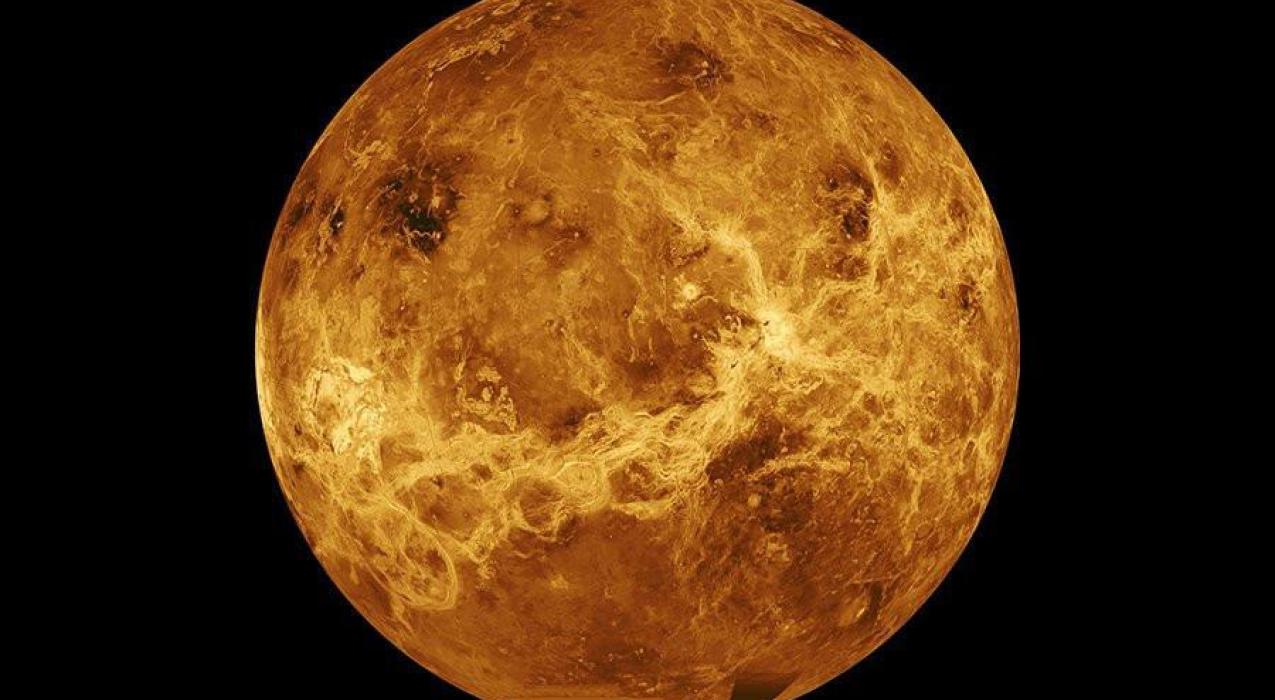 Вспышки света от Венеры могут быть метеорами, а не молниями