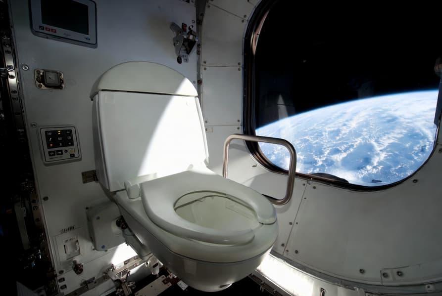 Космический туалет для российского лунного корабля нового поколения готов