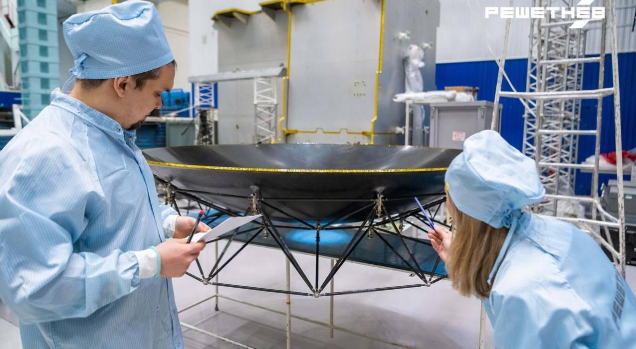 Точность зеркальных антенн для космических аппаратов повысили