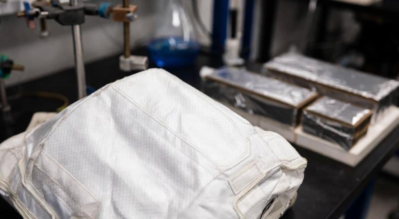 В России создадут защитную ткань для космонавтов и плитки для космических кораблей