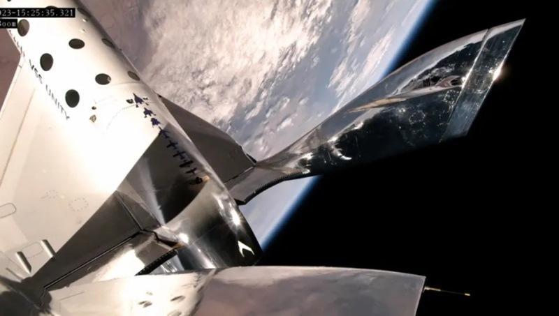 Австралопитек побывал в космосе- Virgin Galactic свозила на орбиту окаменелые останки предков человека