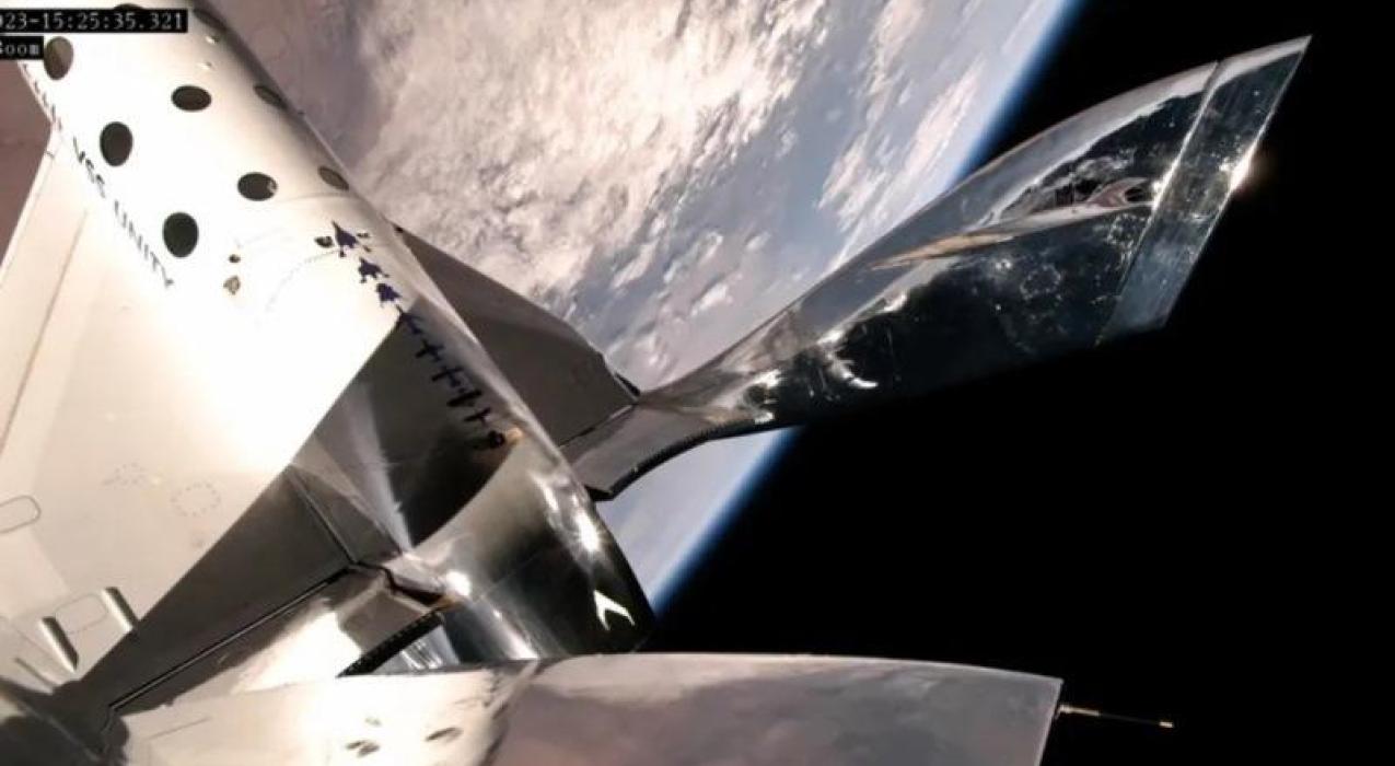 Австралопитек побывал в космосе- Virgin Galactic свозила на орбиту окаменелые останки предков человека