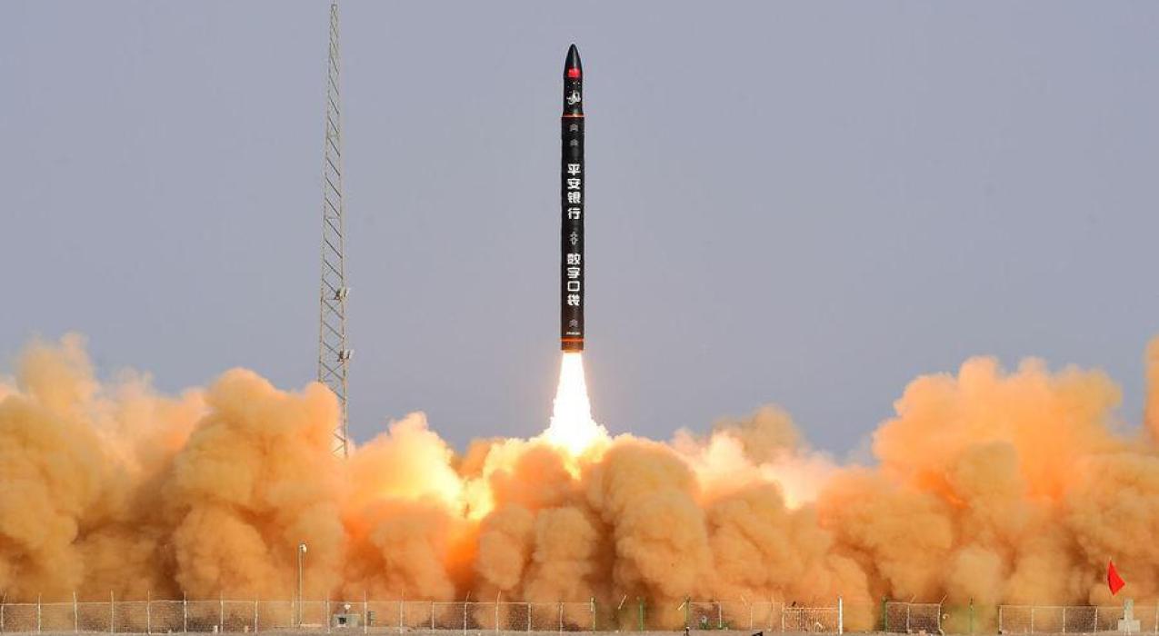 Китай запустил пилотируемый корабль к своей орбитальной станции