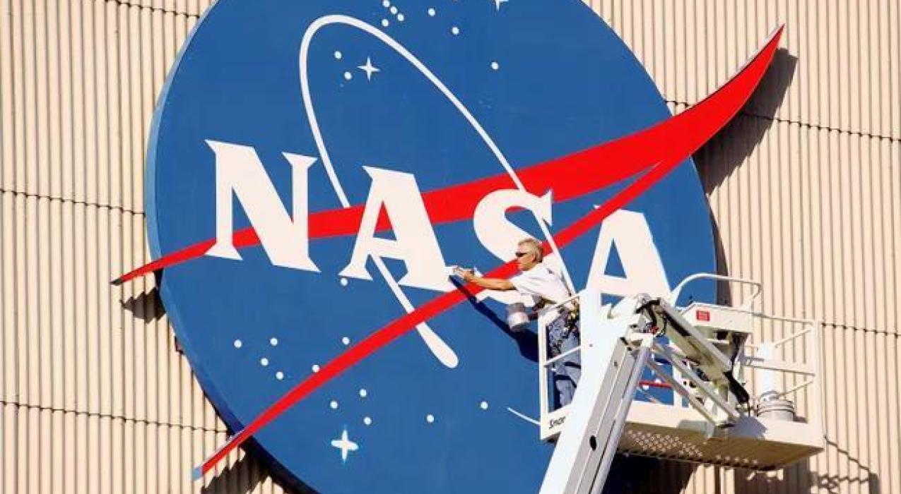 НАСА от имени NOAA (Национальное управление океанических и атмосферных исследований) заключило с Юго-западным научно-исследовательским институтом Сан-Антонио заказ на поставку космического корабля QuickSounder в рамках контракта Rapid Spacecraft Acquisition IV (Rapid-IV).