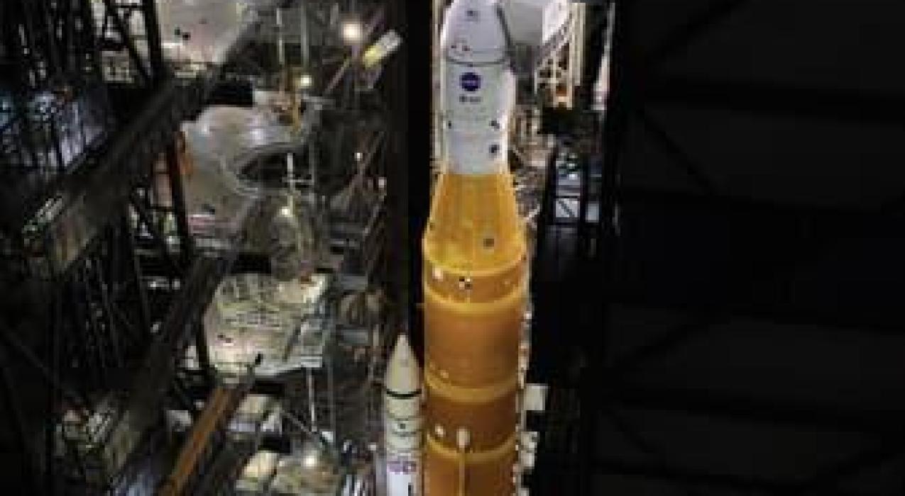 NASA перенесло сроки выкатки ракеты SLS для пилотируемой миссии Artemis II