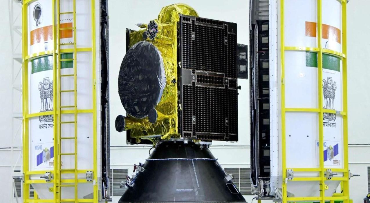 Индийский навигационный спутник застрял на переходной орбите из-за отказа двигателя