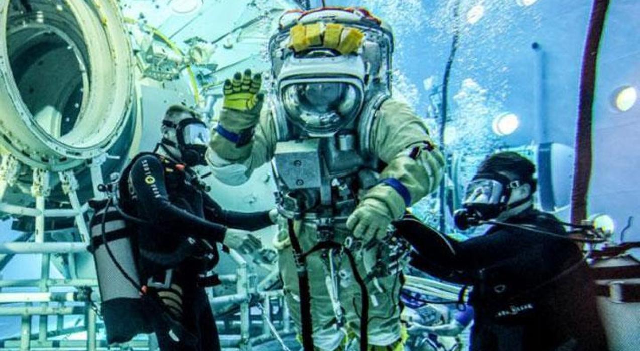 Роскосмос провел тренировку с новой схемой страховки для работы за бортом МКС