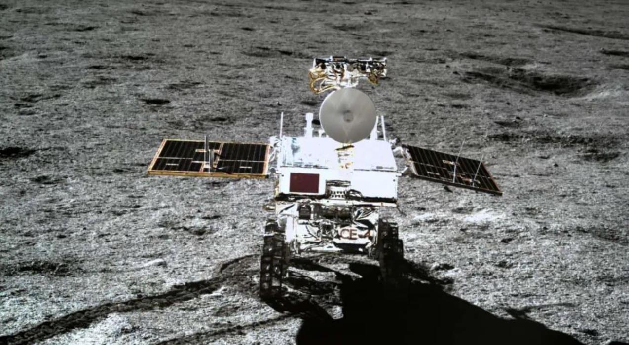 Китайский луноход, похоже, потерял возможность передвигаться
