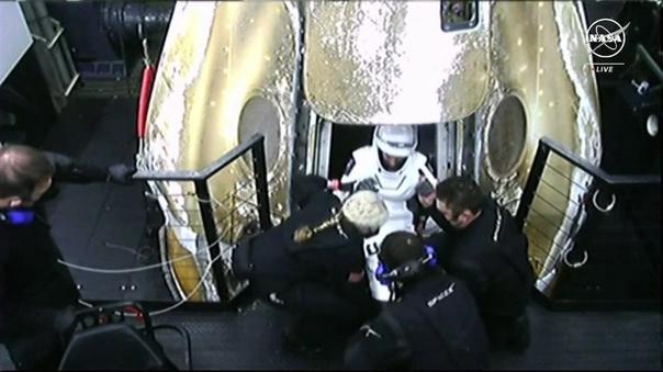 Корабль Crew Dragon Endurance совершил мягкую посадку в Мексиканском заливе недалеко от Пенсаколы, Флорида.