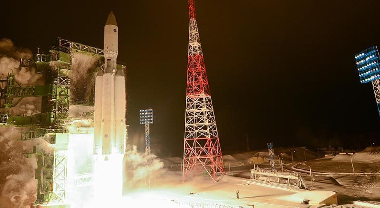 Мощная штука- чем выводят спутники на геостационарную орбиту на высоте более 35 700 км