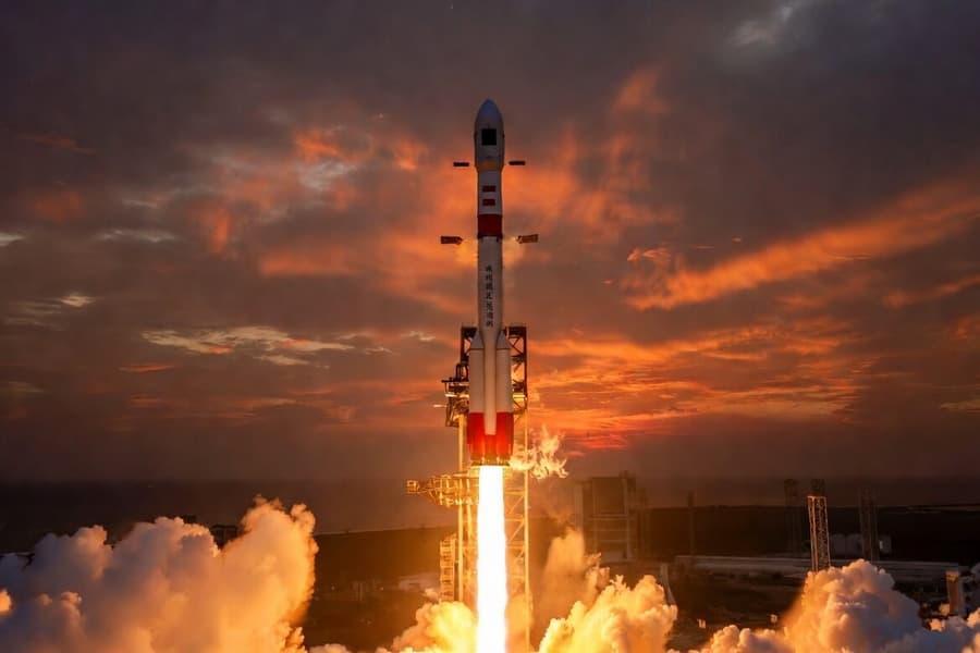 Китай одобрил государственные ракеты под частные запуски. Носители Long March впервые массово начнут запускать коммерческие спутники «попутно»