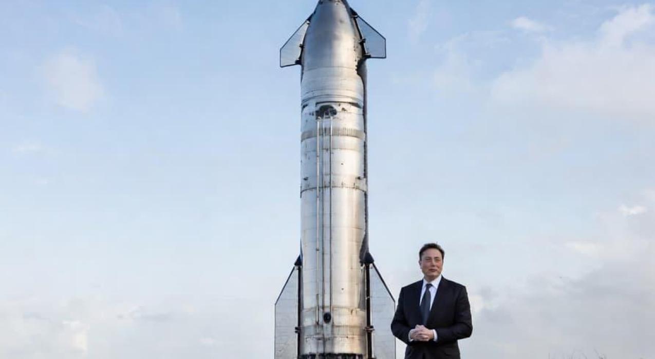 Илон Маск заявил, что Starship V4 получит три дополнительных вакуумных двигателя, а всего двигателей будет 42