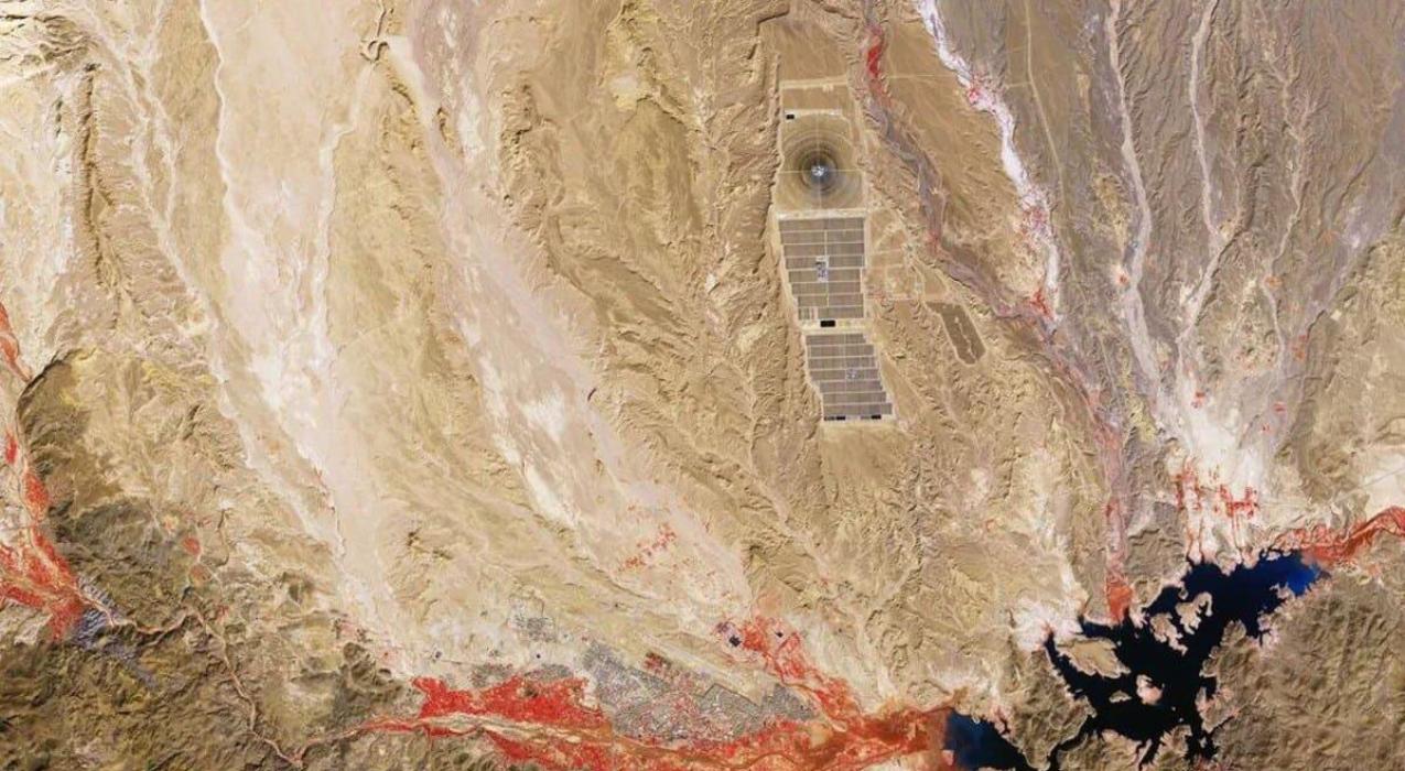 Спутник запечатлел крупнейшую в мире солнечную электростанцию концентрированного типа